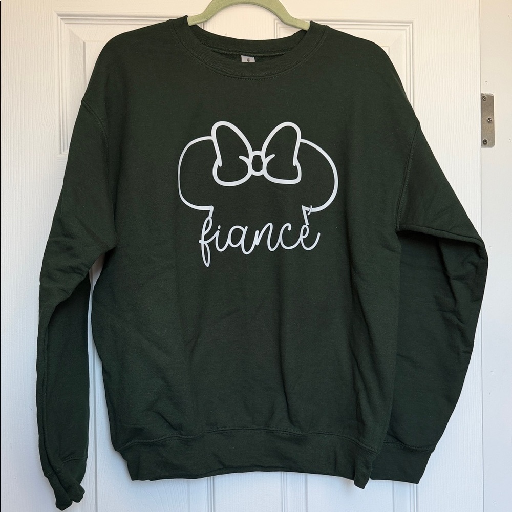 New Fiancรฉ Sweatshirt with Bow Design size M